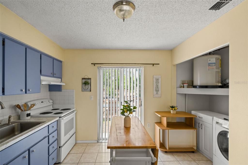 Activo con contrato: $225,000 (3 camas, 2 baños, 960 Pies cuadrados)