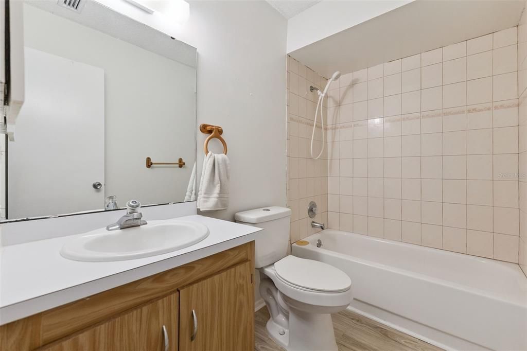 For Sale: $190,000 (2 beds, 2 baths, 1244 Square Feet)