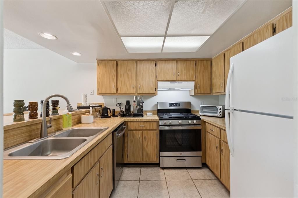 For Sale: $190,000 (2 beds, 2 baths, 1244 Square Feet)