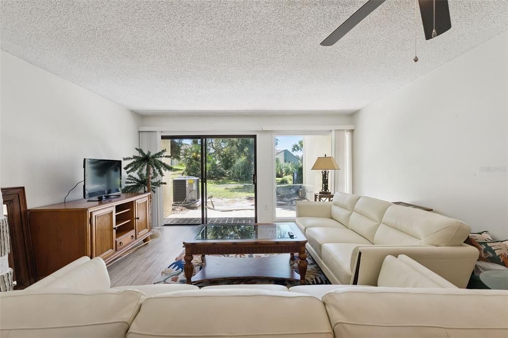 For Sale: $190,000 (2 beds, 2 baths, 1244 Square Feet)