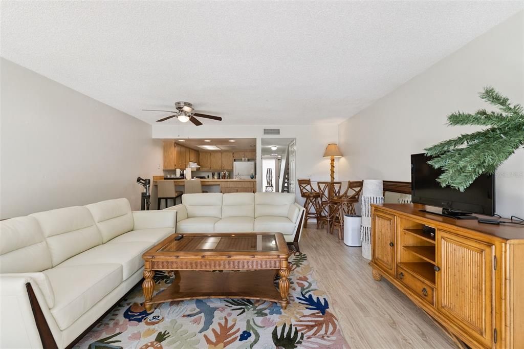 For Sale: $190,000 (2 beds, 2 baths, 1244 Square Feet)