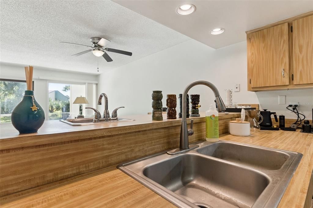 For Sale: $190,000 (2 beds, 2 baths, 1244 Square Feet)
