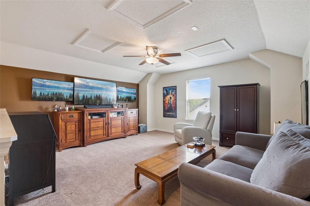 For Sale: $438,100 (3 beds, 2 baths, 1895 Square Feet)