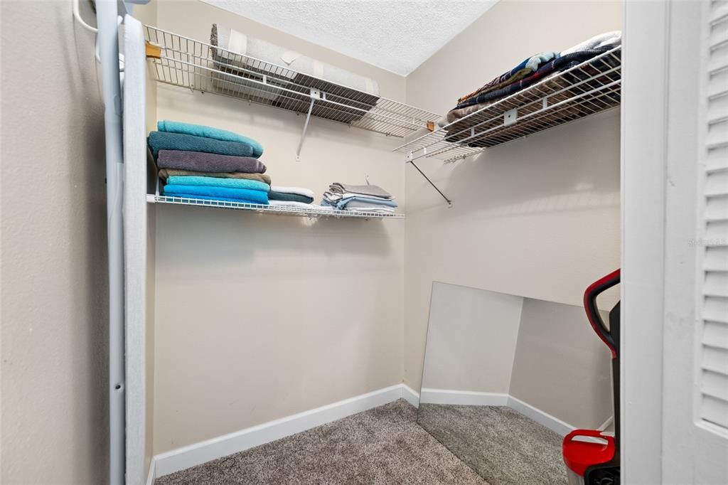 Active With Contract: $159,900 (2 beds, 1 baths, 860 Square Feet)