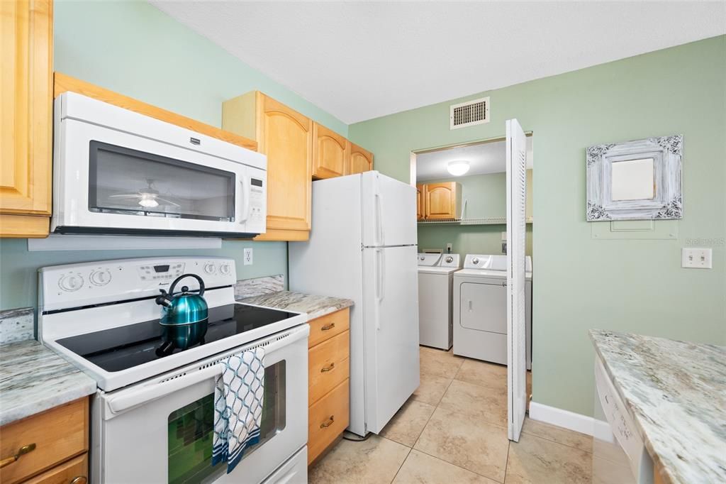 Active With Contract: $159,900 (2 beds, 1 baths, 860 Square Feet)