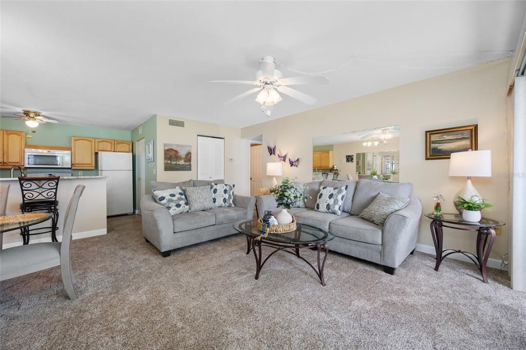 Active With Contract: $159,900 (2 beds, 1 baths, 860 Square Feet)