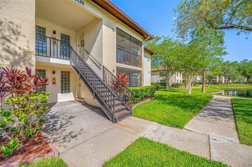 Active With Contract: $159,900 (2 beds, 1 baths, 860 Square Feet)