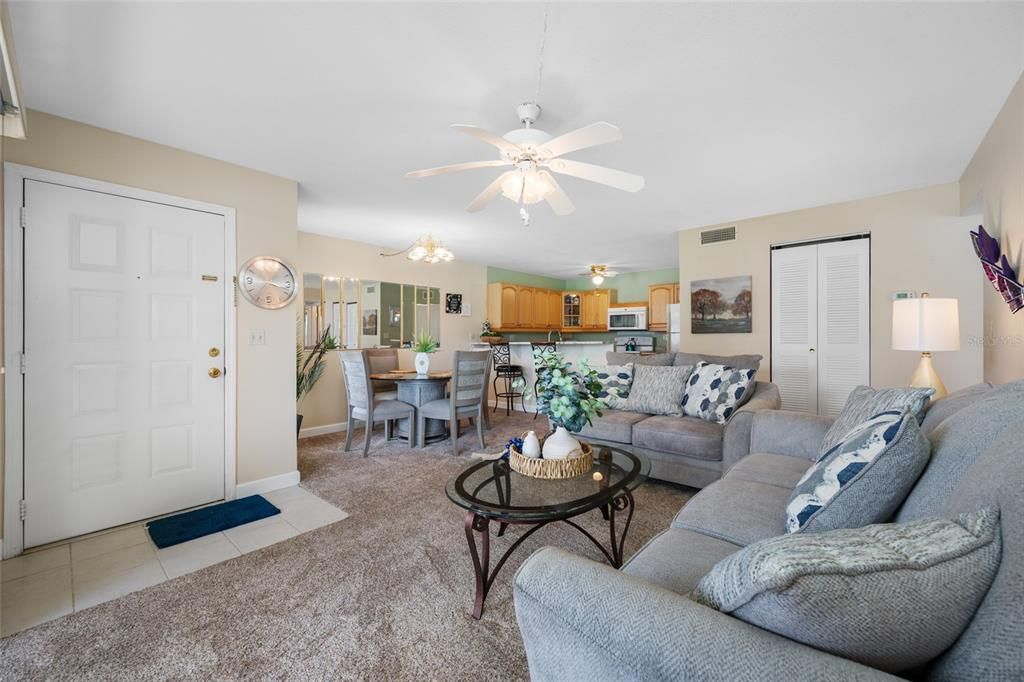 Active With Contract: $159,900 (2 beds, 1 baths, 860 Square Feet)