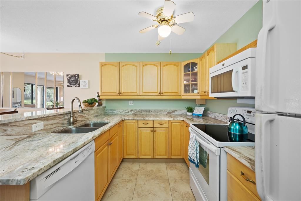 Active With Contract: $159,900 (2 beds, 1 baths, 860 Square Feet)