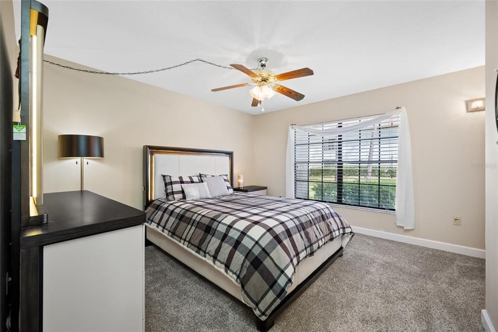 Active With Contract: $159,900 (2 beds, 1 baths, 860 Square Feet)