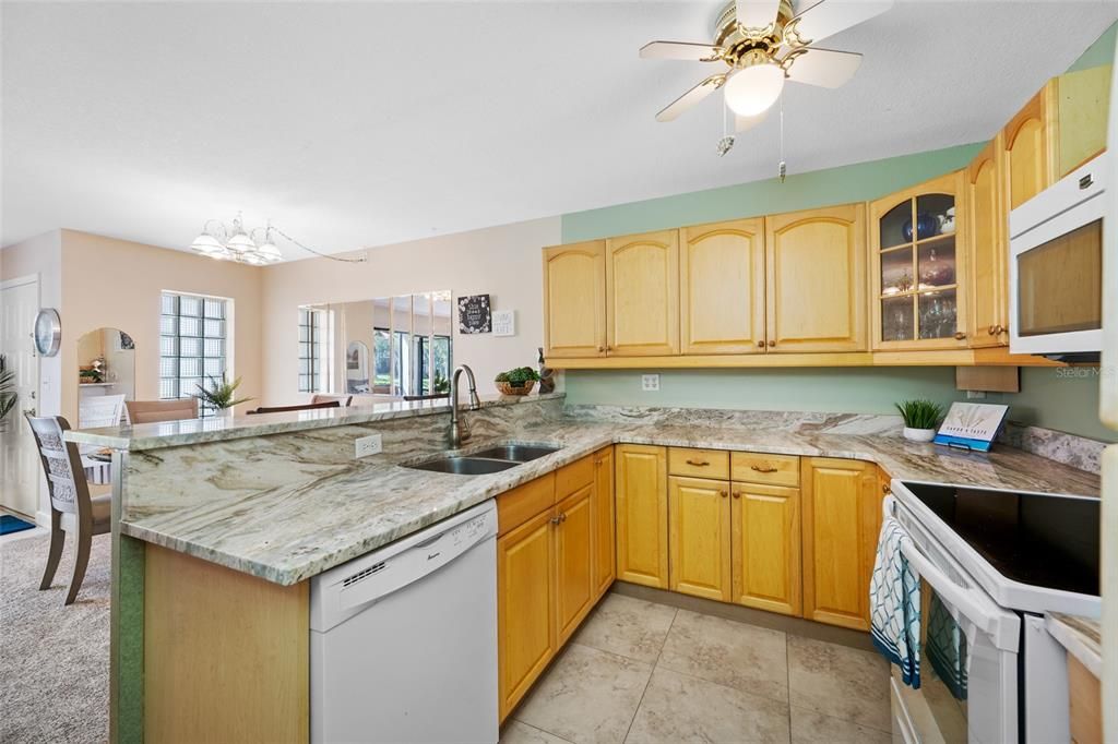 Active With Contract: $159,900 (2 beds, 1 baths, 860 Square Feet)