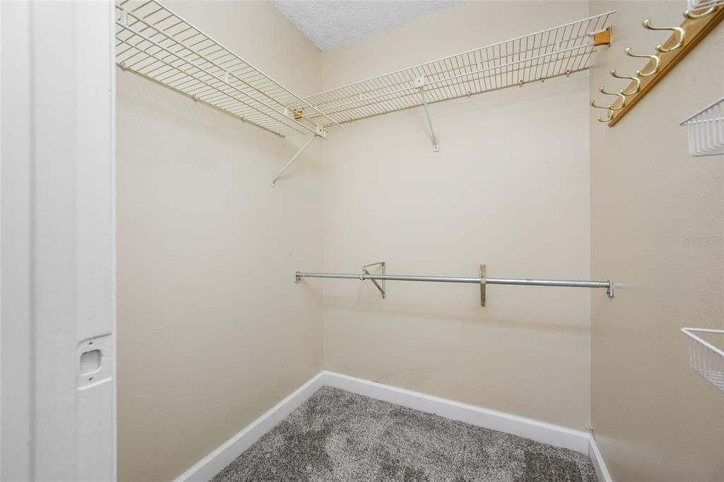 Active With Contract: $159,900 (2 beds, 1 baths, 860 Square Feet)