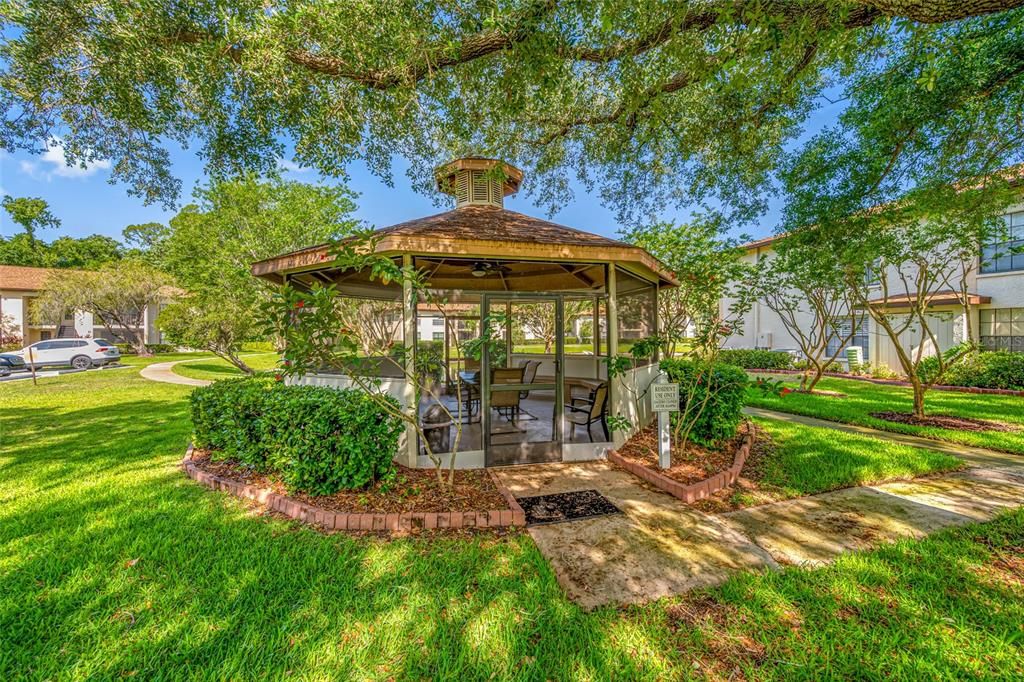 Active With Contract: $159,900 (2 beds, 1 baths, 860 Square Feet)