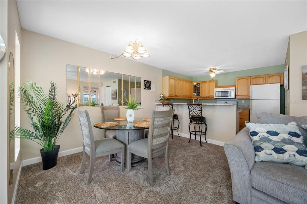 Active With Contract: $159,900 (2 beds, 1 baths, 860 Square Feet)