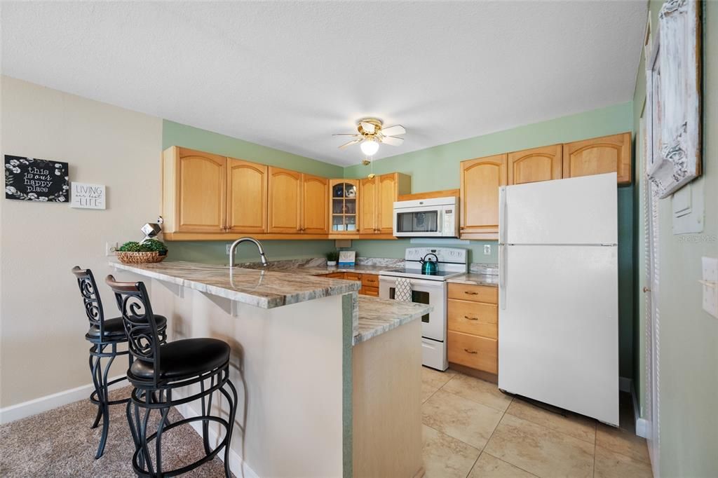 Active With Contract: $159,900 (2 beds, 1 baths, 860 Square Feet)