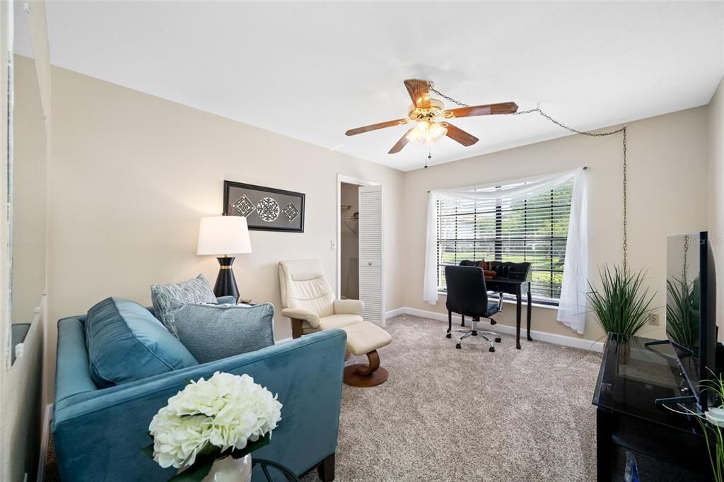 Active With Contract: $159,900 (2 beds, 1 baths, 860 Square Feet)