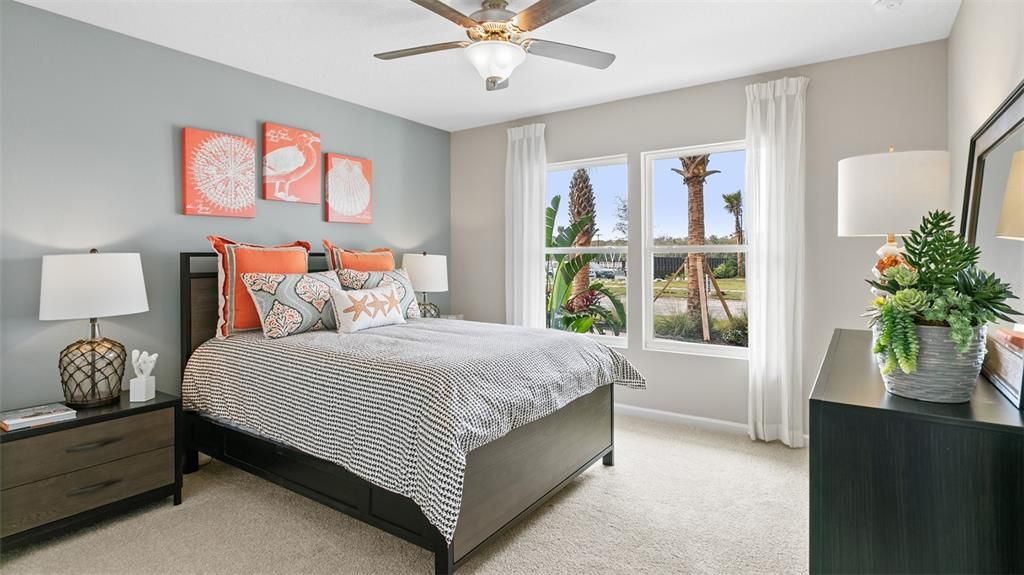 Под контрактом: $411,000 (4 спален, 2 ванн, 1986 Квадратных фут)