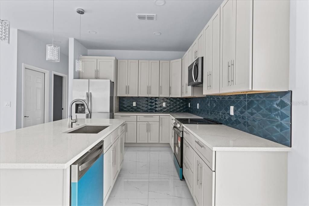 На продажу: $459,000 (4 спален, 2 ванн, 1743 Квадратных фут)