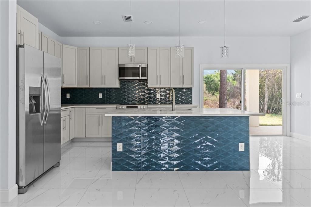 На продажу: $459,000 (4 спален, 2 ванн, 1743 Квадратных фут)