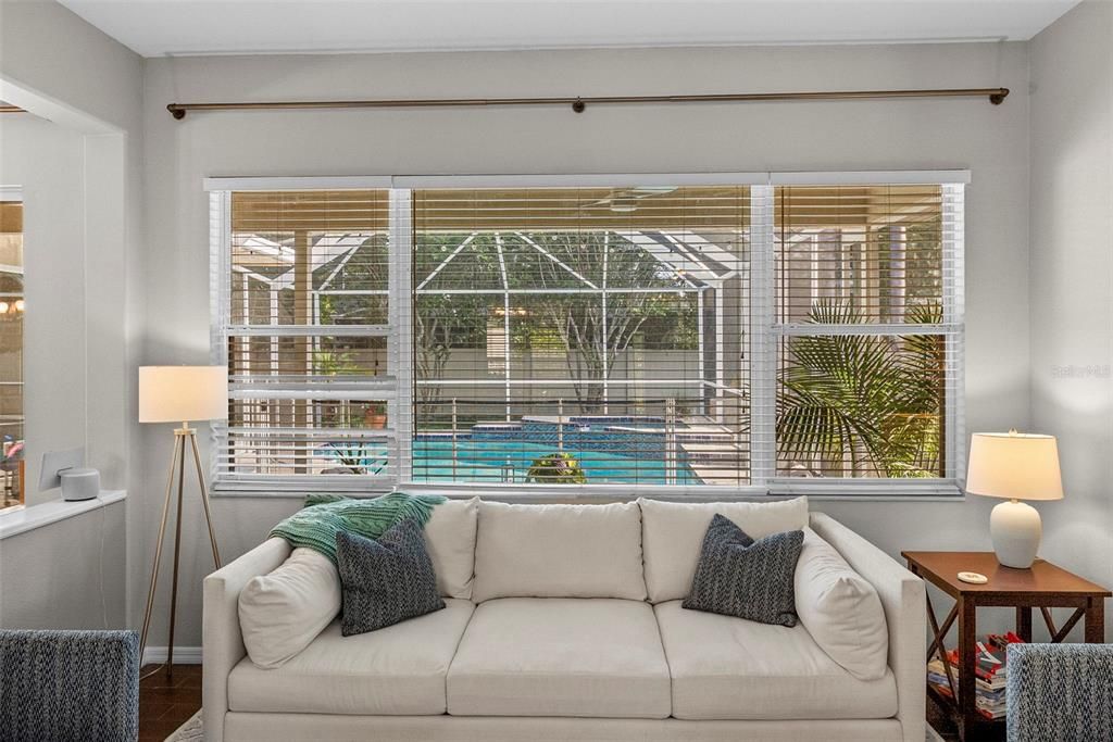 Под контрактом: $835,000 (4 спален, 2 ванн, 3130 Квадратных фут)