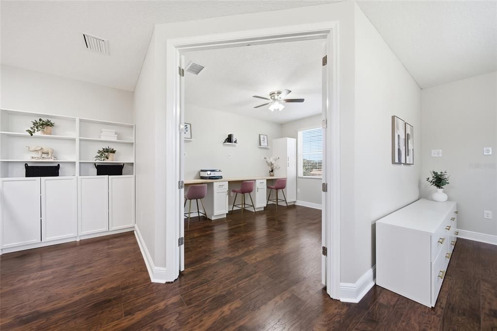 Activo con contrato: $874,900 (4 camas, 3 baños, 2987 Pies cuadrados)