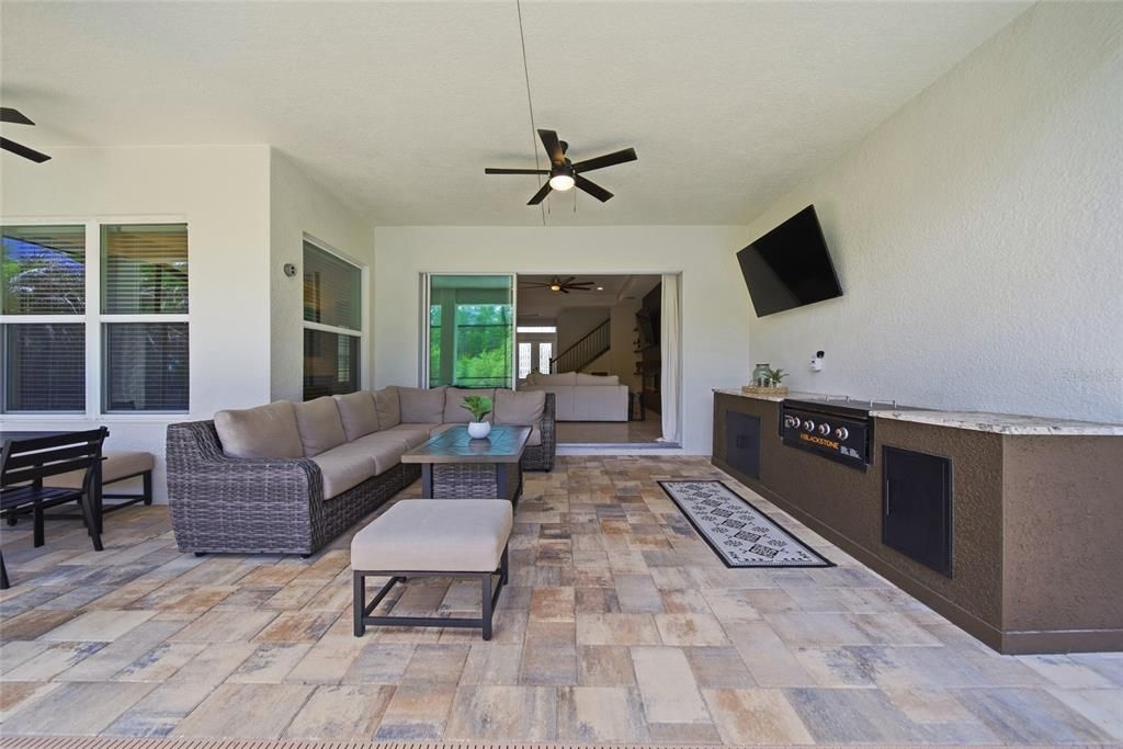 Activo con contrato: $874,900 (4 camas, 3 baños, 2987 Pies cuadrados)