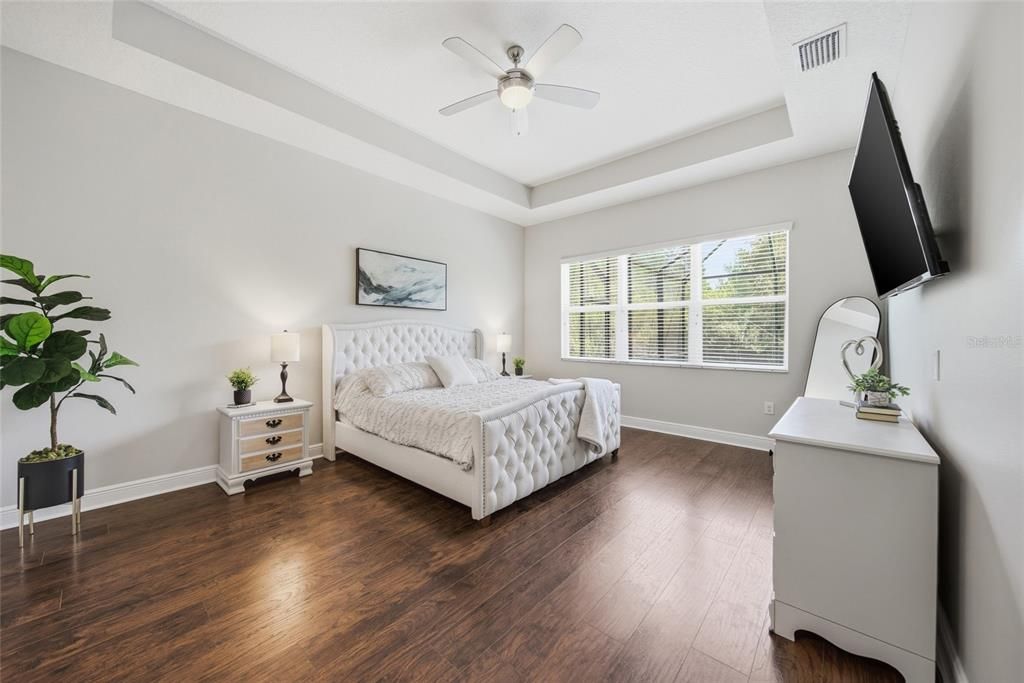 Activo con contrato: $874,900 (4 camas, 3 baños, 2987 Pies cuadrados)