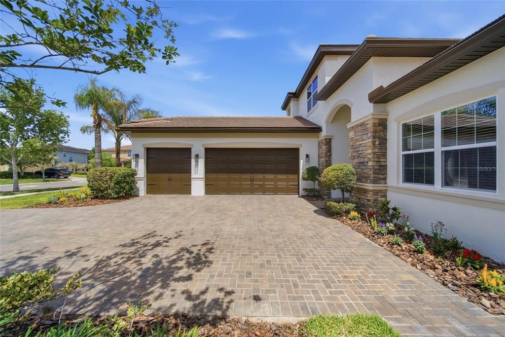 Activo con contrato: $874,900 (4 camas, 3 baños, 2987 Pies cuadrados)