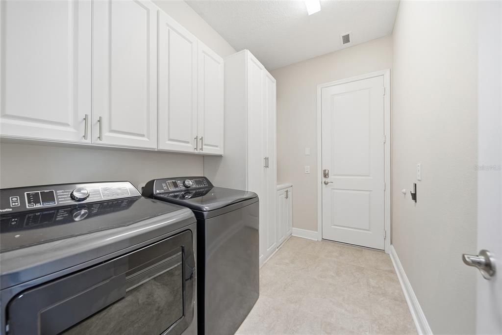 Activo con contrato: $874,900 (4 camas, 3 baños, 2987 Pies cuadrados)