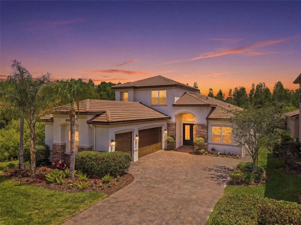 Activo con contrato: $874,900 (4 camas, 3 baños, 2987 Pies cuadrados)