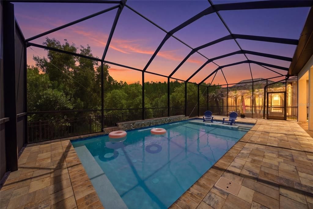 Activo con contrato: $874,900 (4 camas, 3 baños, 2987 Pies cuadrados)