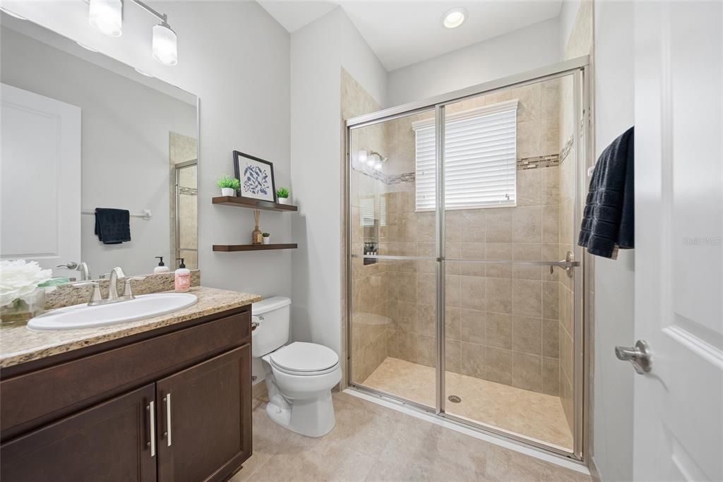 Activo con contrato: $874,900 (4 camas, 3 baños, 2987 Pies cuadrados)