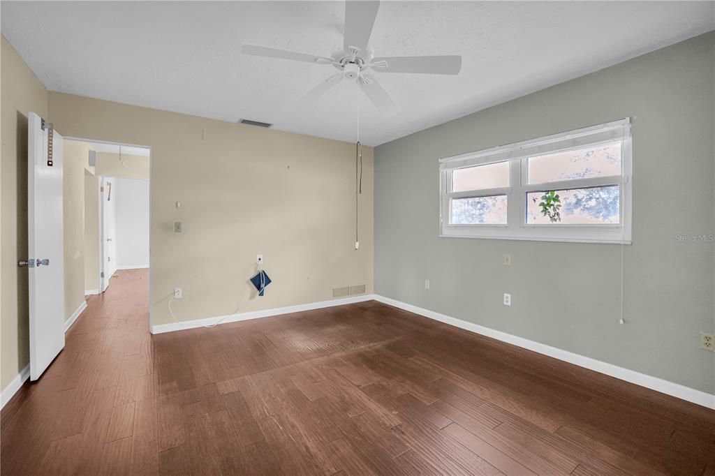 Activo con contrato: $367,500 (3 camas, 2 baños, 1528 Pies cuadrados)