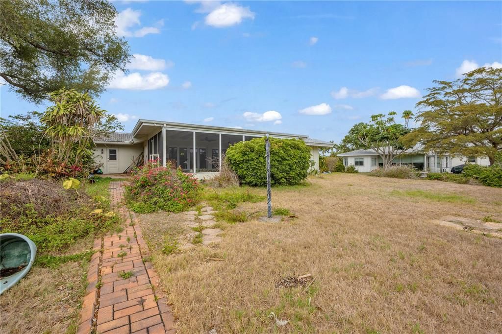 Activo con contrato: $367,500 (3 camas, 2 baños, 1528 Pies cuadrados)