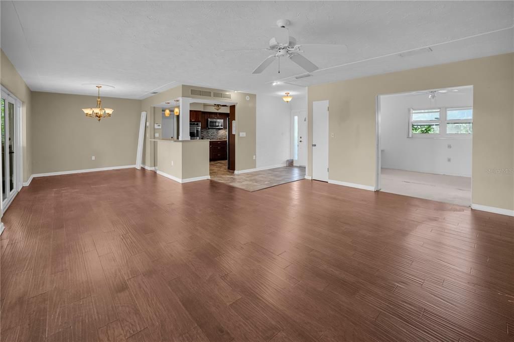 Activo con contrato: $367,500 (3 camas, 2 baños, 1528 Pies cuadrados)