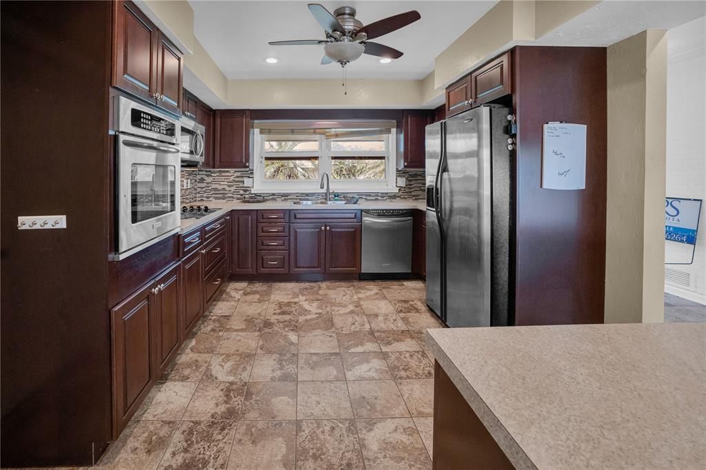 Activo con contrato: $367,500 (3 camas, 2 baños, 1528 Pies cuadrados)