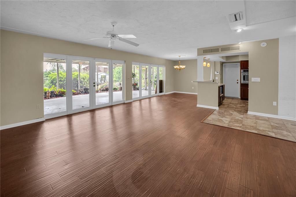 Activo con contrato: $367,500 (3 camas, 2 baños, 1528 Pies cuadrados)