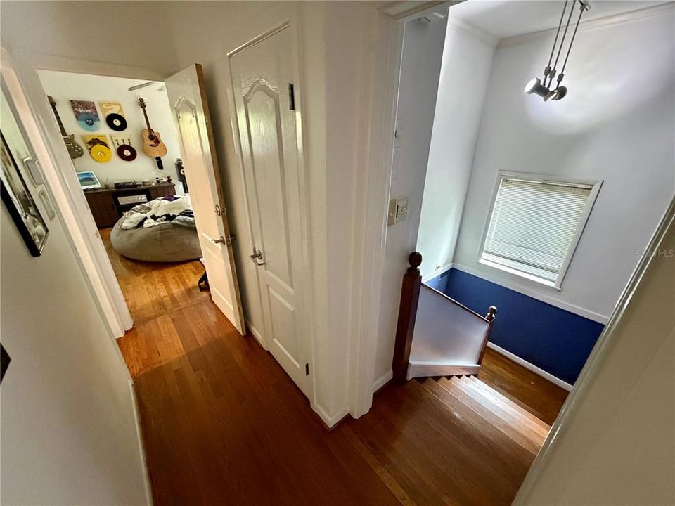 Activo con contrato: $825,000 (5 camas, 3 baños, 3245 Pies cuadrados)