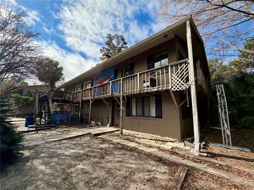 Activo con contrato: $825,000 (5 camas, 3 baños, 3245 Pies cuadrados)