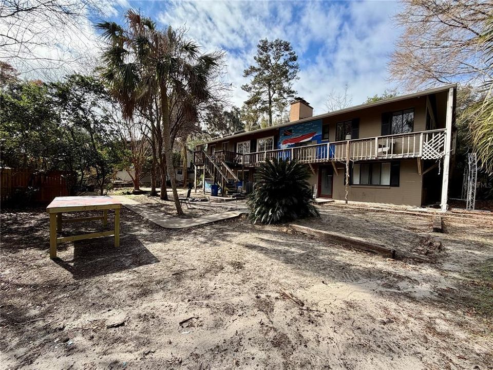 Activo con contrato: $825,000 (5 camas, 3 baños, 3245 Pies cuadrados)