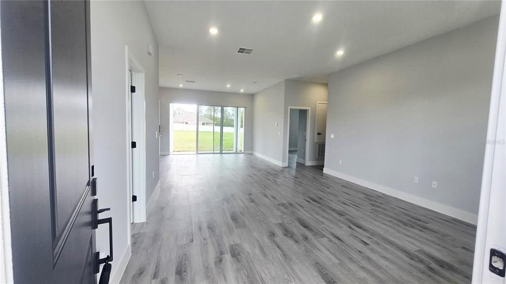 На продажу: $375,000 (4 спален, 3 ванн, 1802 Квадратных фут)