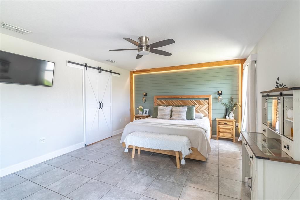 En Venta: $425,000 (4 camas, 2 baños, 2169 Pies cuadrados)
