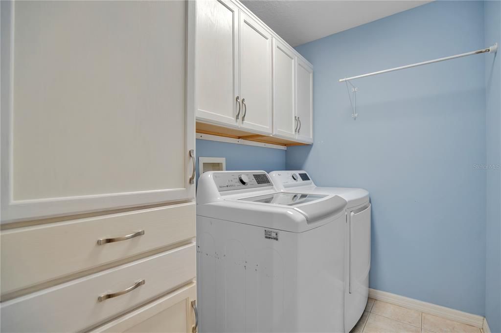 For Sale: $528,000 (4 beds, 2 baths, 2870 Square Feet)