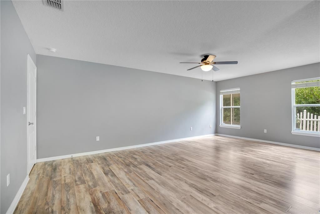 For Sale: $528,000 (4 beds, 2 baths, 2870 Square Feet)