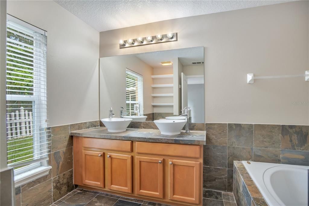 For Sale: $528,000 (4 beds, 2 baths, 2870 Square Feet)