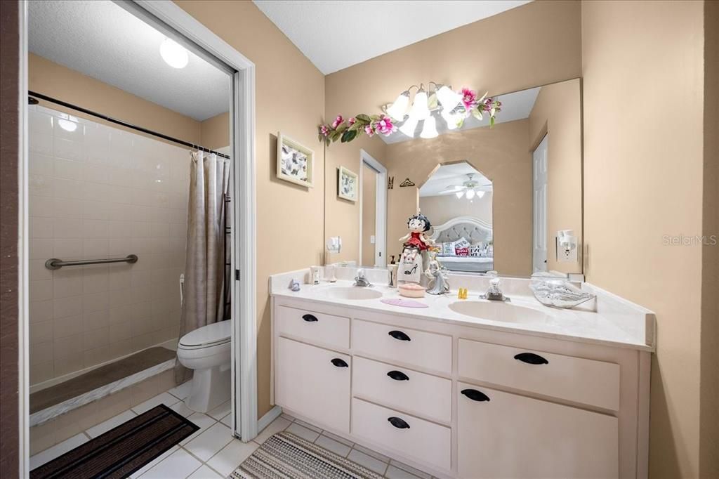 For Sale: $209,900 (3 beds, 2 baths, 1182 Square Feet)