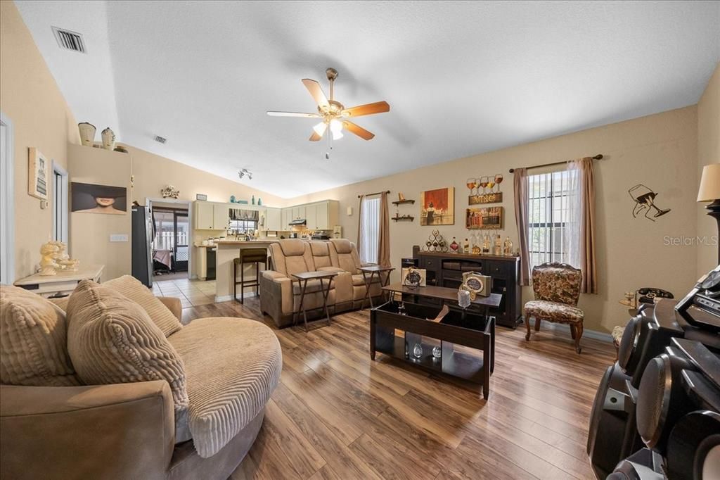For Sale: $209,900 (3 beds, 2 baths, 1182 Square Feet)