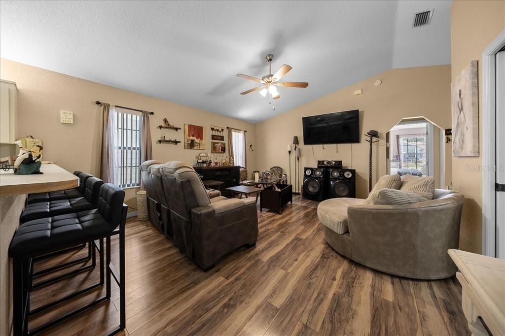 For Sale: $209,900 (3 beds, 2 baths, 1182 Square Feet)