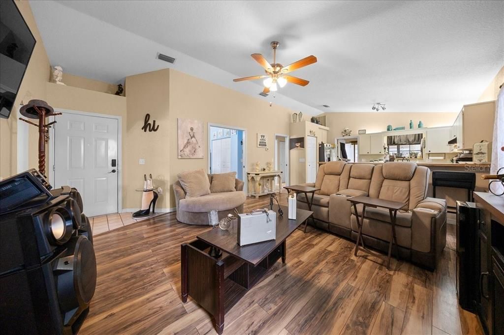 For Sale: $209,900 (3 beds, 2 baths, 1182 Square Feet)