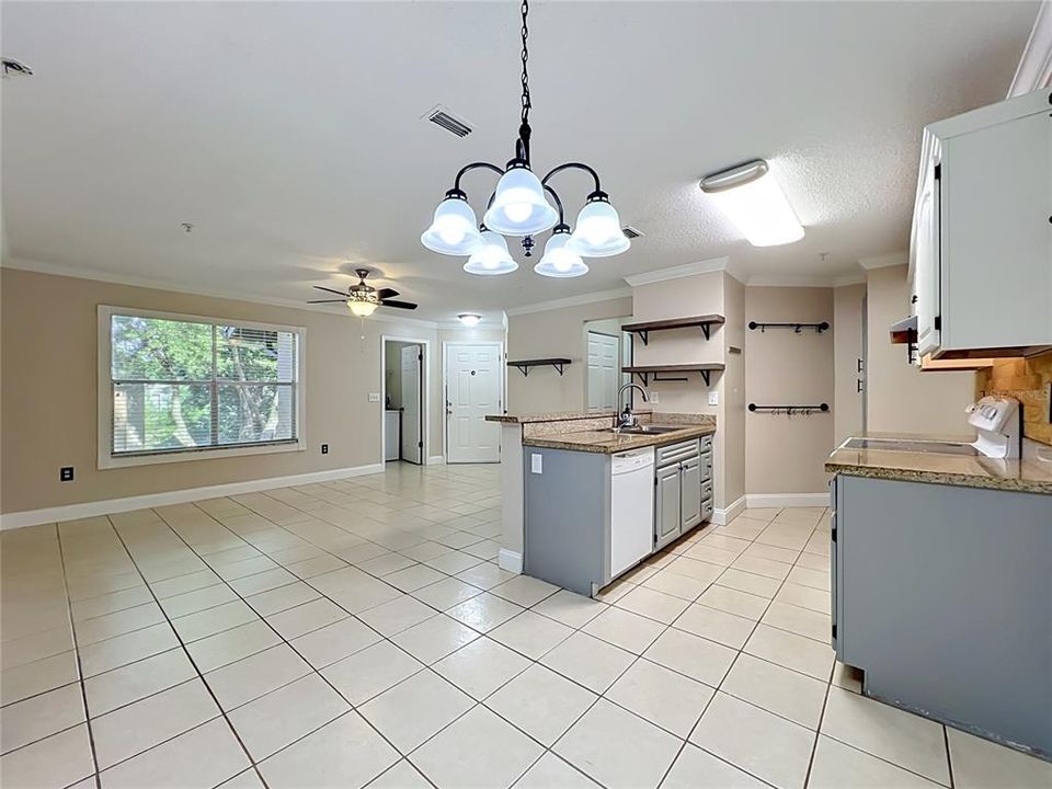 En Venta: $179,900 (2 camas, 2 baños, 1019 Pies cuadrados)